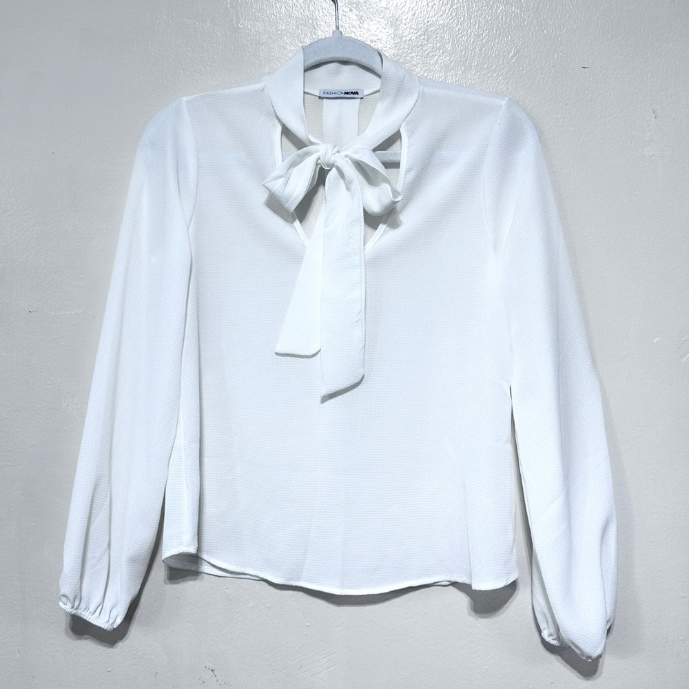 Fashion Nova EUC White Women’s Modest Dressy Tie Neck Long Sleeves Top Size XS